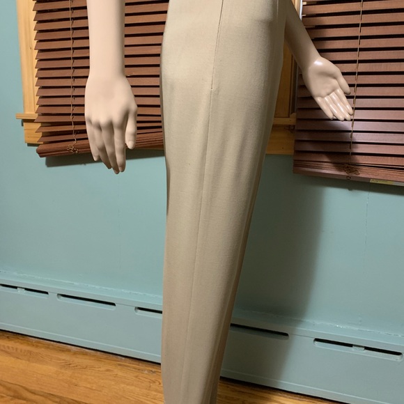 NWOT Women stretching pants by Victor Victoria. Size 40 (French) - Picture 4 of 11